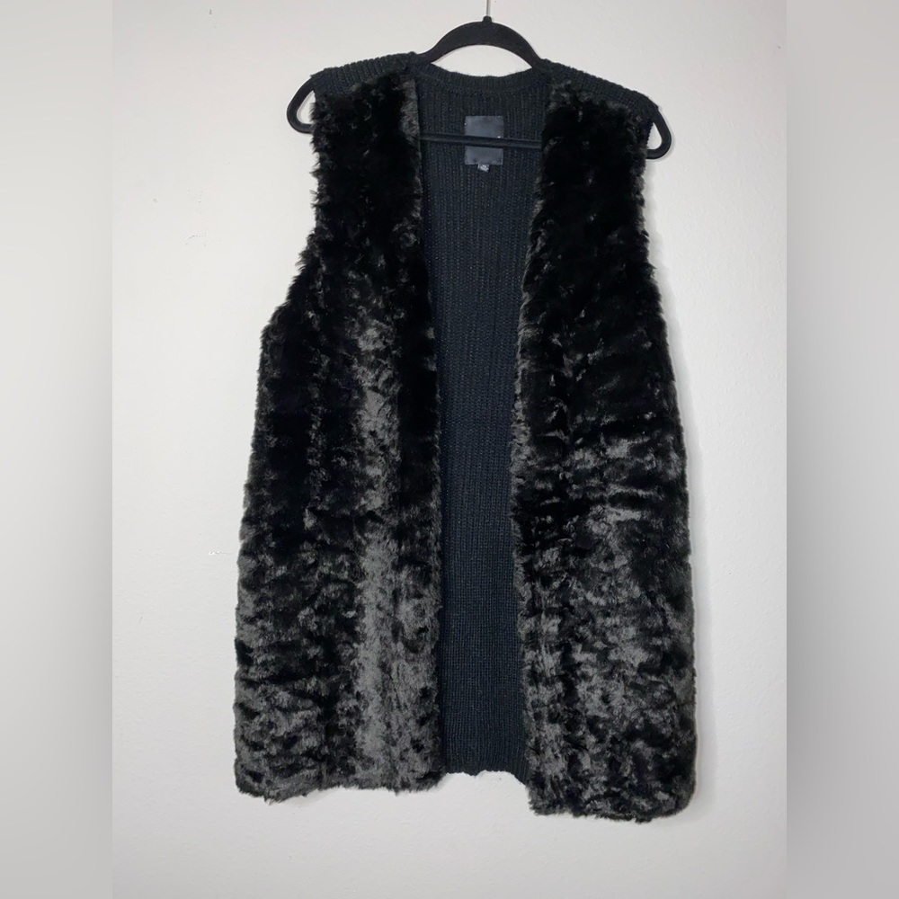 ‘’Me Jane” black fur vest
